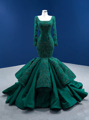 Green Long Sleeve Square Appliques Beading Prom Dress