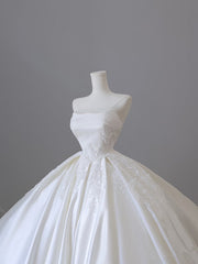 Princess Ball Gown Strapless Sleeveless Pleats White Satin Lace Wedding Dresses Bridal Dresses