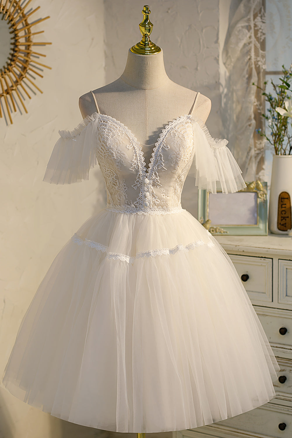 Champagne V Neck Spaghetti Straps Tulle Princess Homecoming Dresses