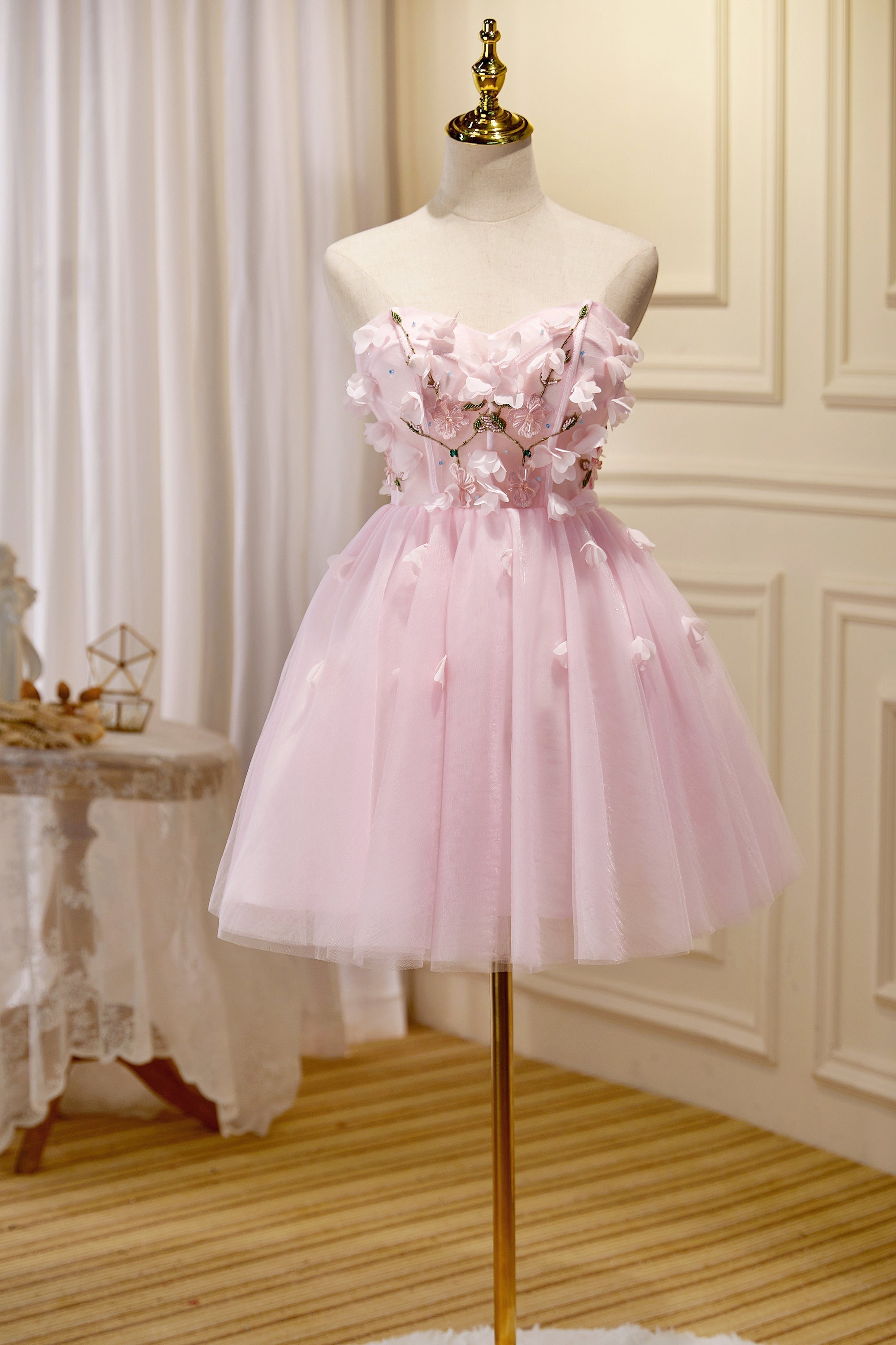 Cute Pink Strapless Sweetheart Appliques Tulle Short Homecoming Dresses