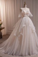 Elegant Tulle Spaghetti Straps Ball Gown Wedding Dress with Beads