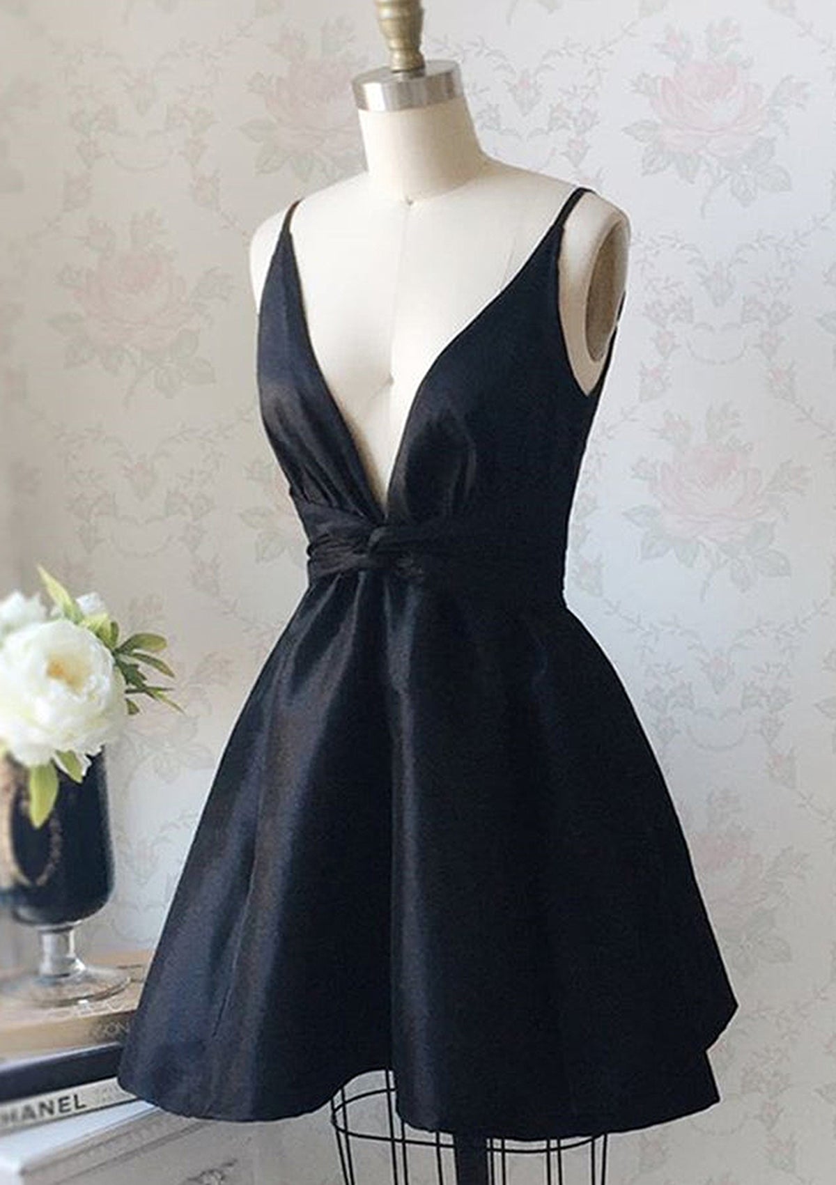 A-line Plunge V Back Black Taffeta Short Mini Homecoming Dress