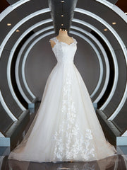 A-Line/Princess Sweetheart Sweep Train Lace Wedding Dresses with Appliques Lace