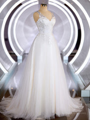 A-Line/Princess V-neck Court Train Tulle Wedding Dresses with Appliques Lace