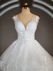 Ball-Gown V-neck Court Train Tulle Wedding Dresses with Appliques Lace